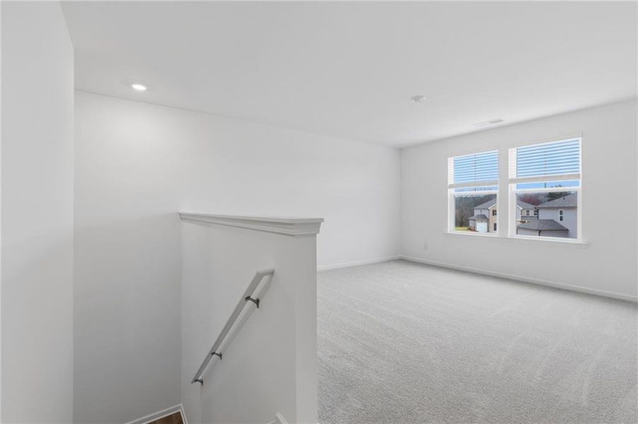 Spacious, unfurnished interior of a new home in Apalachee Hills, Bethlehem (Image 22).