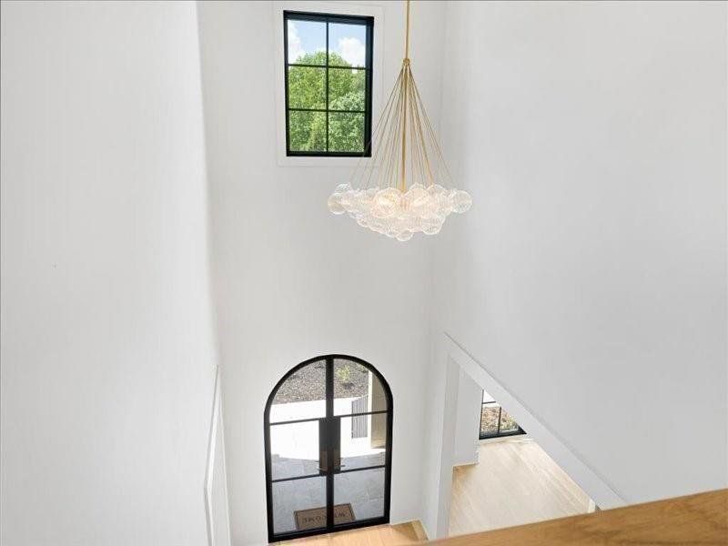 Spacious, unfurnished interior of a new home in , Alpharetta (Image 95).