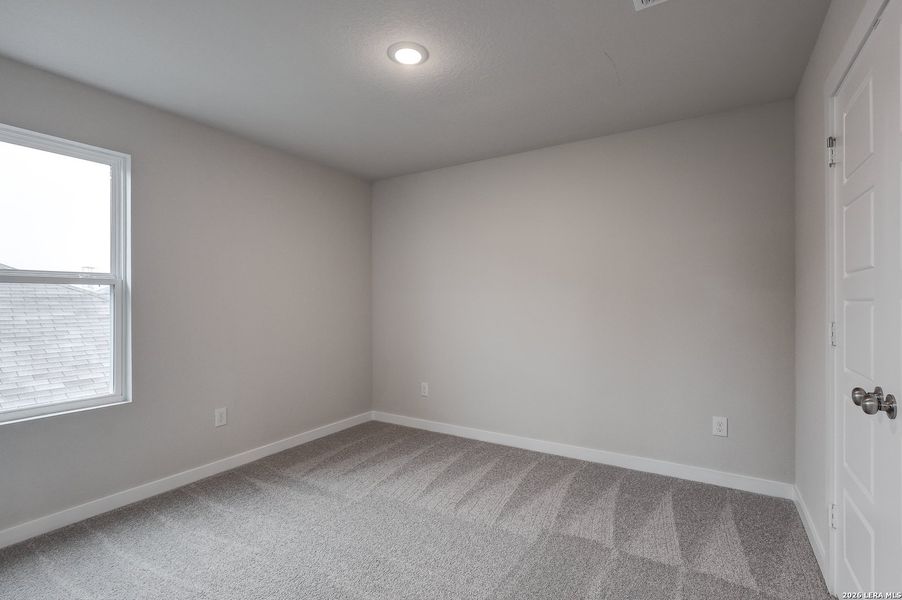 Spacious, unfurnished interior of a new home in Mesa Vista, San Antonio (Image 17).