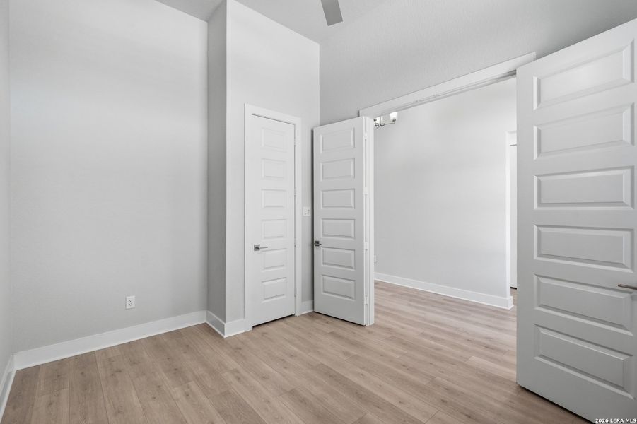 Spacious, unfurnished interior of a new home in Potranco Oaks, Castroville (Image 20).