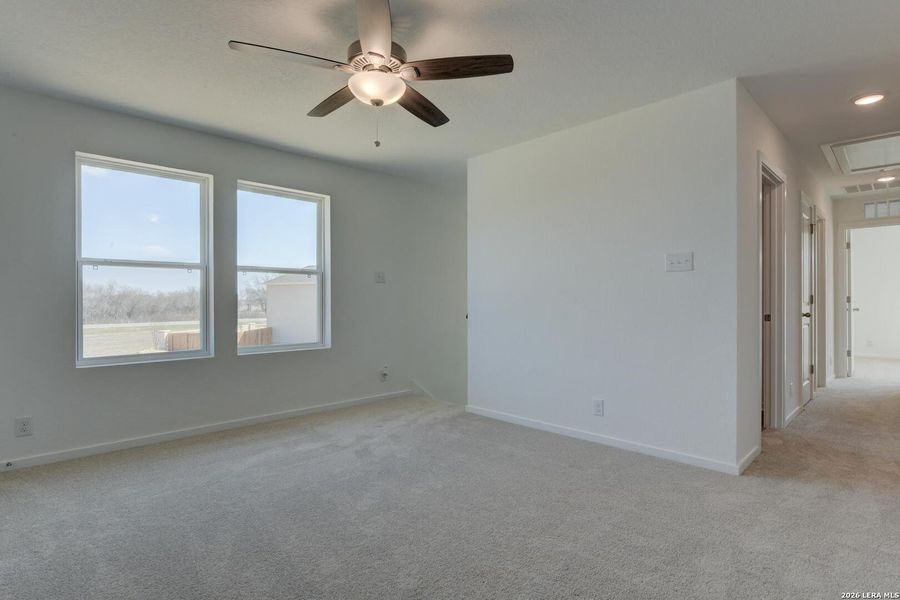Spacious, unfurnished interior of a new home in Hennersby Hollow, San Antonio (Image 29).