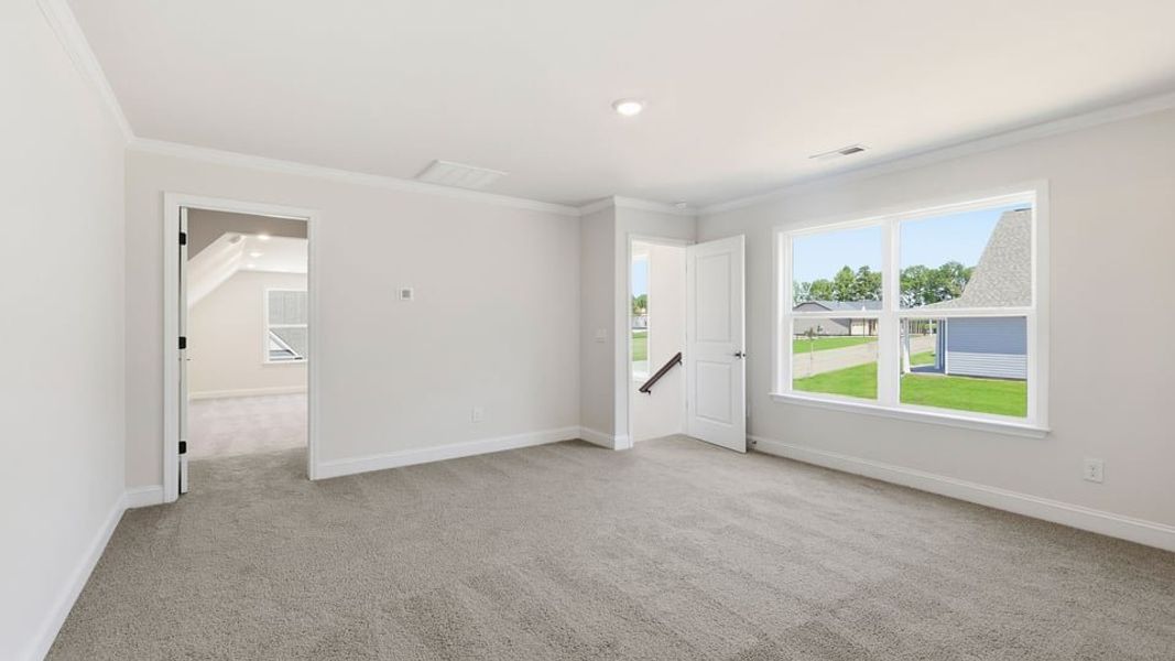 Spacious, unfurnished interior of a new home in Blue Ridge Trail, Fountain Inn (Image 29).