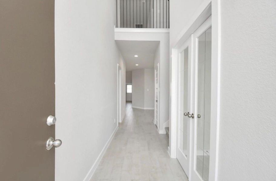 Spacious, unfurnished interior of a new home in Telge Ranch, Cypress (Image 18).