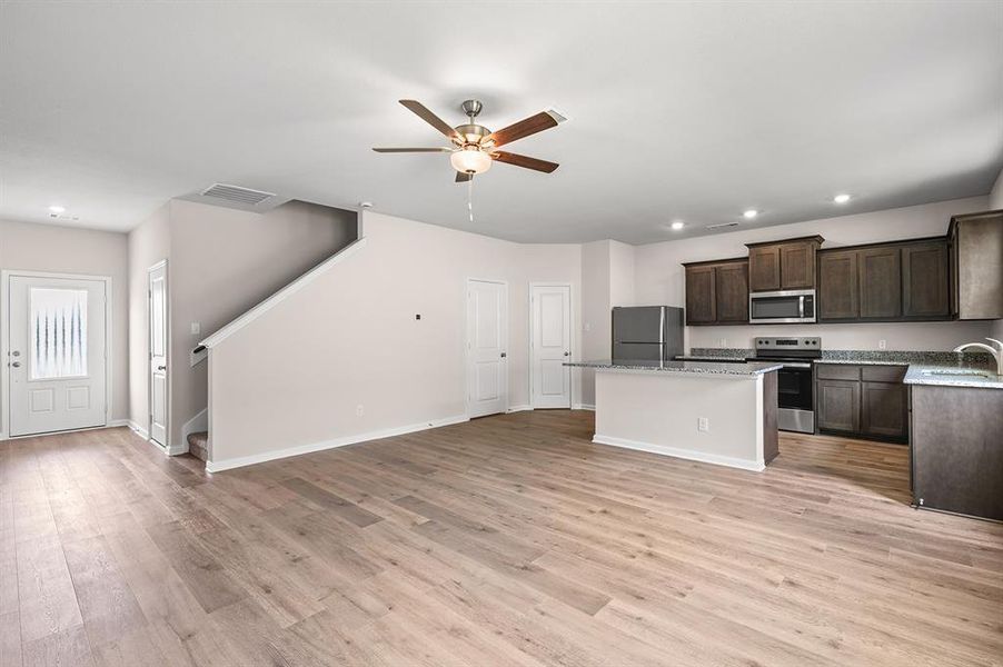 Spacious, unfurnished interior of a new home in College Park, Dallas (Image 16).