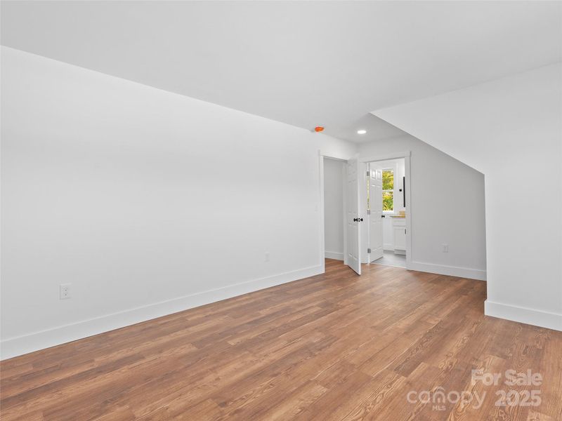 Spacious, unfurnished interior of a new home in , Waynesville (Image 20).