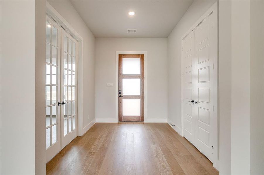 Spacious, unfurnished interior of a new home in Waterfall Ranch, Waxahachie (Image 17).