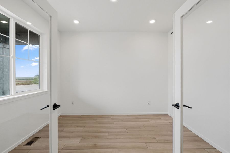 Spacious, unfurnished interior of a new home in Harvest Crossing, Aurora (Image 20).