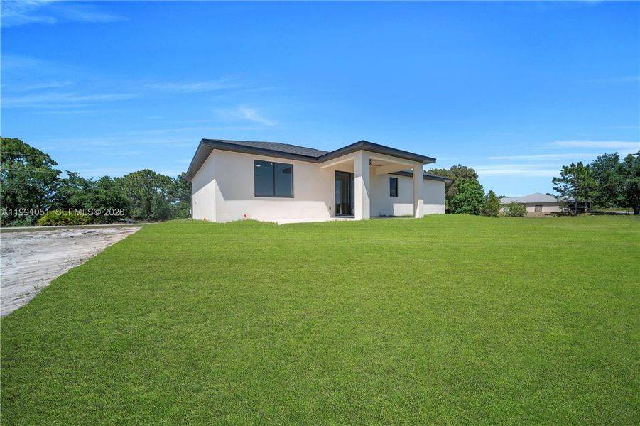 Exterior details and patio area of a home in , Lehigh Acres (Image 4).