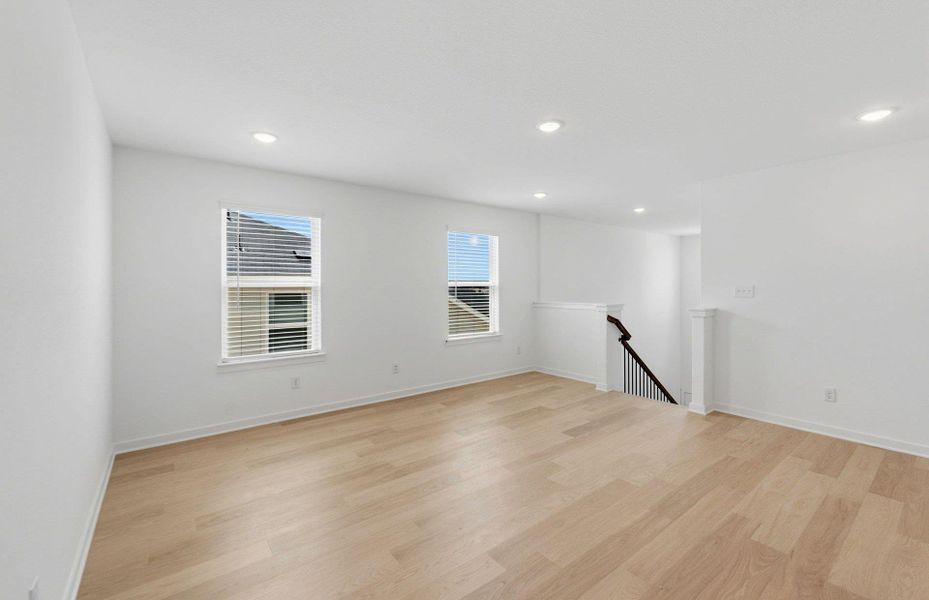 Spacious, unfurnished interior of a new home in Sunfield, Buda (Image 25).
