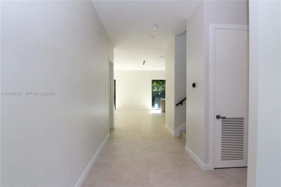 Spacious, unfurnished interior of a new home in , Miami (Image 26).