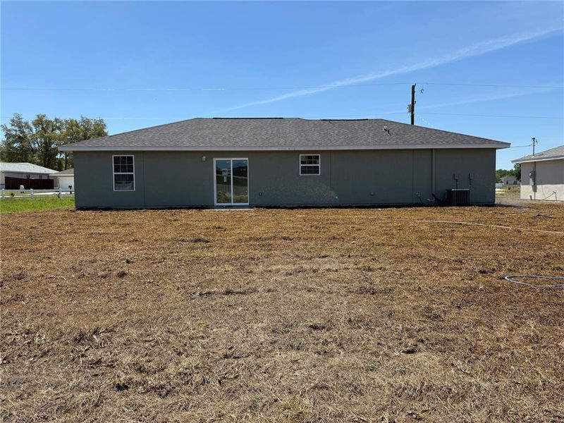 Exterior details and patio area of a home in , Dunnellon (Image 15).