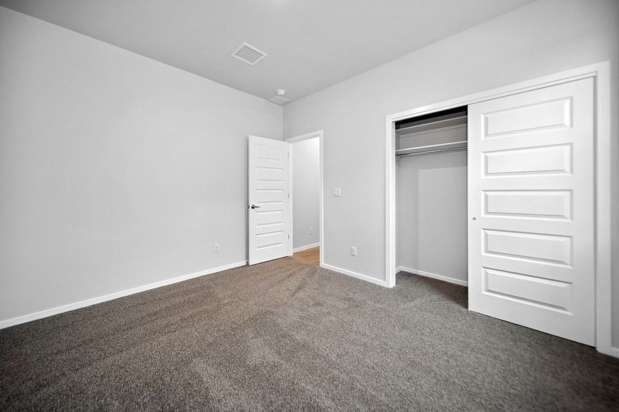 Representative unfurnished interior of a home built from the Roswell by Hakes Brothers in Summer Sky North, El Paso (Image 12).