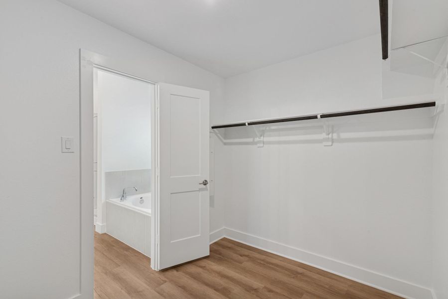 Spacious, unfurnished interior of a new home in Summerview, Fulshear (Image 6). Spacious, unfurnished interior of a new home in Summerview, Fulshear (Image 6).