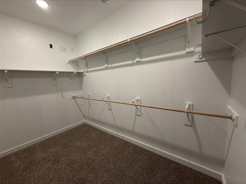 Spacious, unfurnished interior of a new home in Creeks Crossing, Elgin (Image 8).