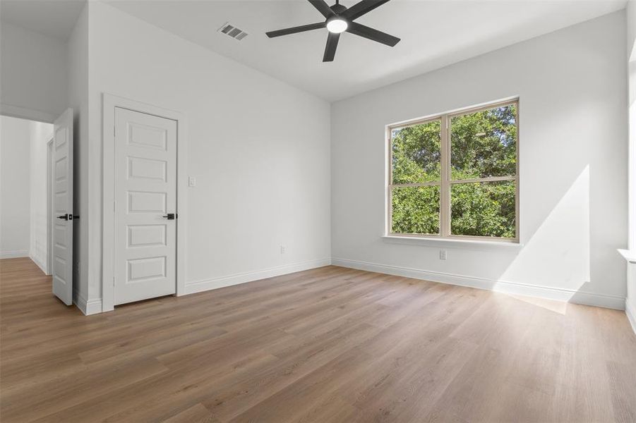 Spacious, unfurnished interior of a new home in , Rowlett (Image 21).