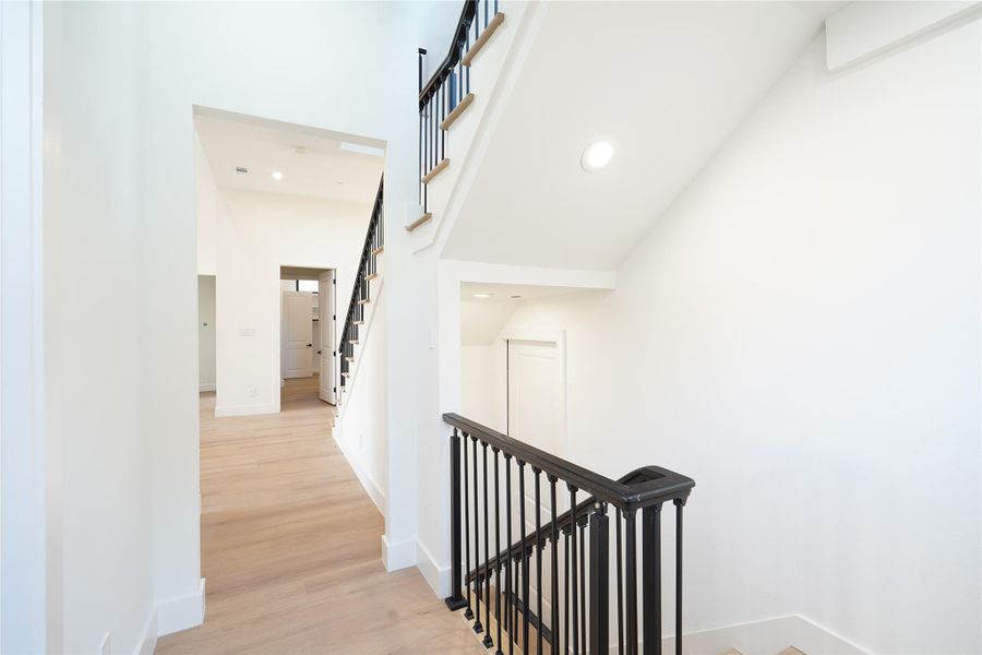 Spacious, unfurnished interior of a new home in , Bellaire (Image 21).