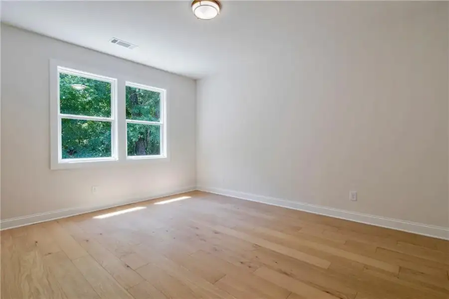 Spacious, unfurnished interior of a new home in , Atlanta (Image 28).