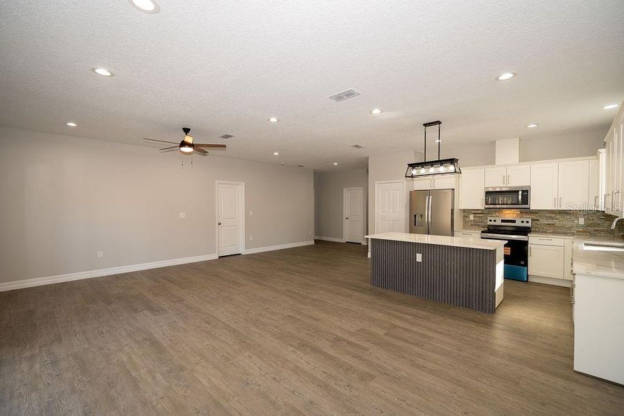 Spacious, unfurnished interior of a new home in , Deland (Image 19).