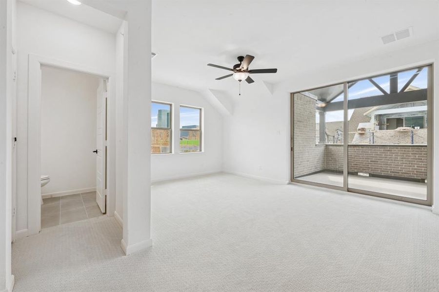 Spacious, unfurnished interior of a new home in Hillside at Las Colinas, Irving (Image 27).