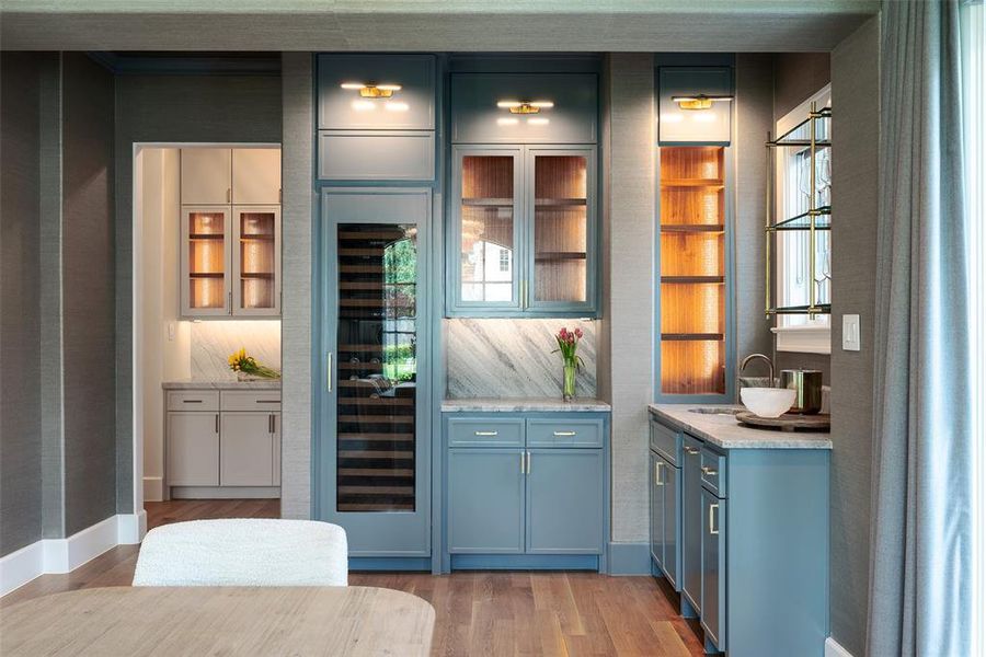 Dining room with wet bar and butler's pantry