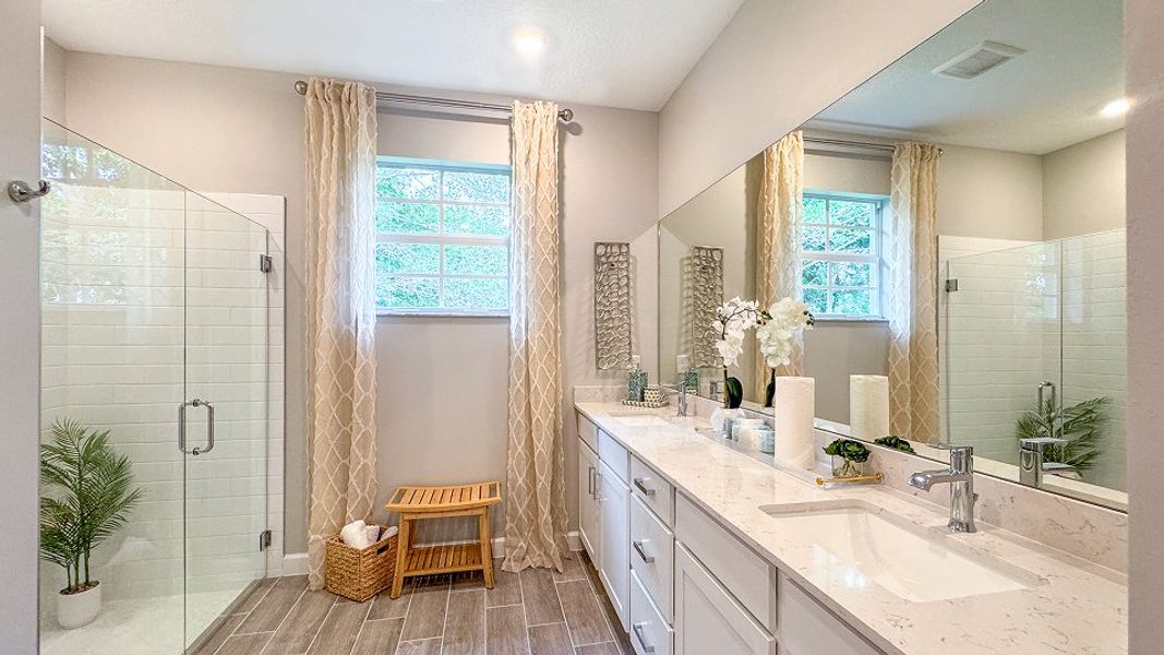 3237 Holly Owners Bath 1of3 F1