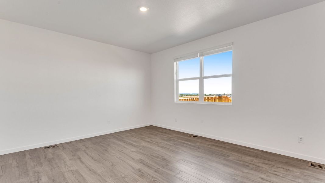 Spacious, unfurnished interior of a new home in Settlers Crossing, Commerce City (Image 10).