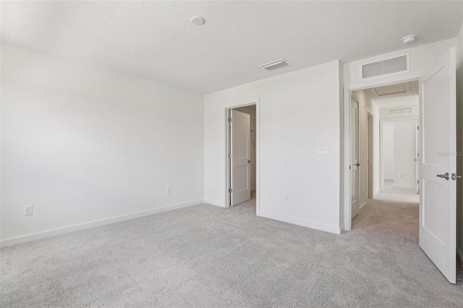 Spacious, unfurnished interior of a new home in Trinity Place, St. Cloud (Image 14).