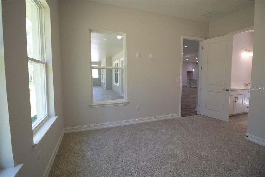 Spacious, unfurnished interior of a new home in Southern Hills Plantation, Brooksville (Image 47).