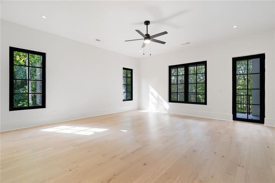 Spacious, unfurnished interior of a new home in , Alpharetta (Image 88).