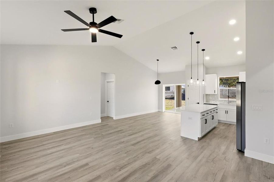 Spacious, unfurnished interior of a new home in , Sebring (Image 16).