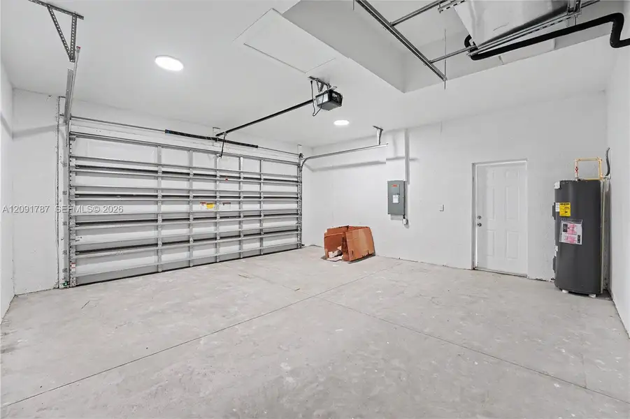 Spacious, unfurnished interior of a new home in , Cape Coral (Image 17). Spacious, unfurnished interior of a new home in , Cape Coral (Image 17).