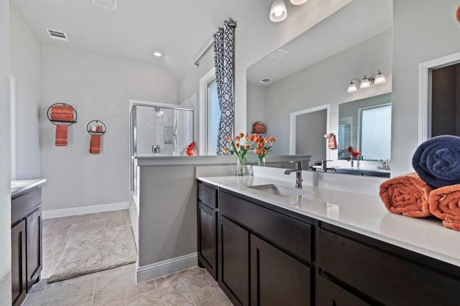 Furnished interior view inside a new home in Lakeview Pointe, Grand Prairie (Image 21).