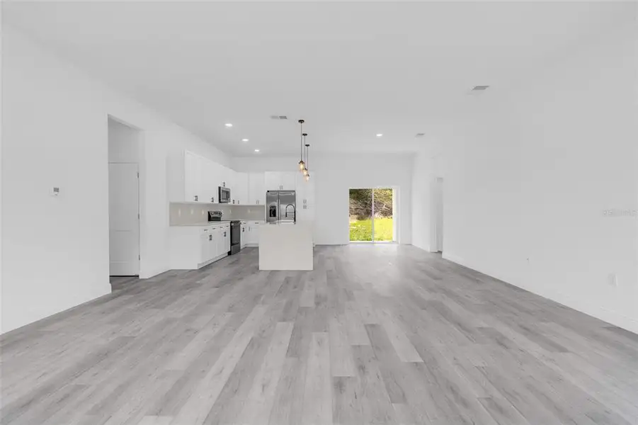 Spacious, unfurnished interior of a new home in , Ocala (Image 16).