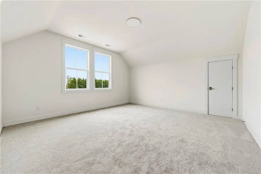 Spacious, unfurnished interior of a new home in , Gainesville (Image 45).