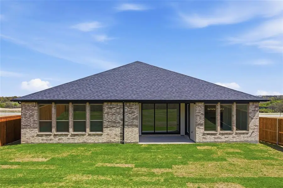 Exterior details and patio area of a home in Talon Hills, Fort Worth (Image 4).