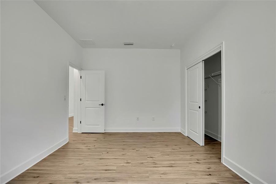 Spacious, unfurnished interior of a new home in , Weeki Wachee (Image 28).
