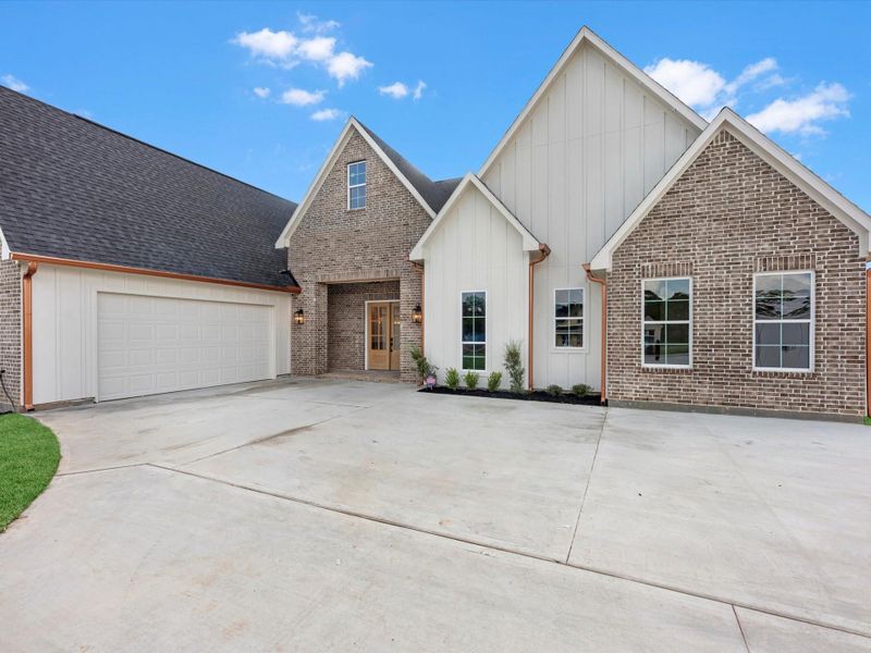 Amazing exterior that gives custom home a new definition.