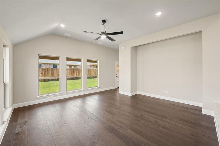 Spacious, unfurnished interior of a new home in Sable Creek, Sanger (Image 25).