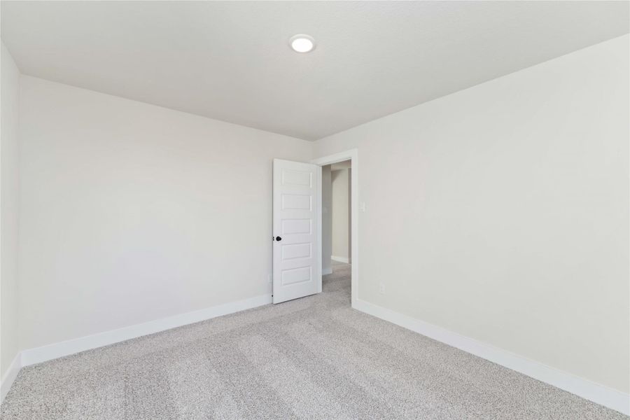 Spacious, unfurnished interior of a new home in Alicante, Houston (Image 18).