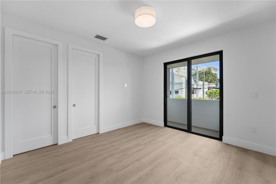 Spacious, unfurnished interior of a new home in , Miami (Image 50).