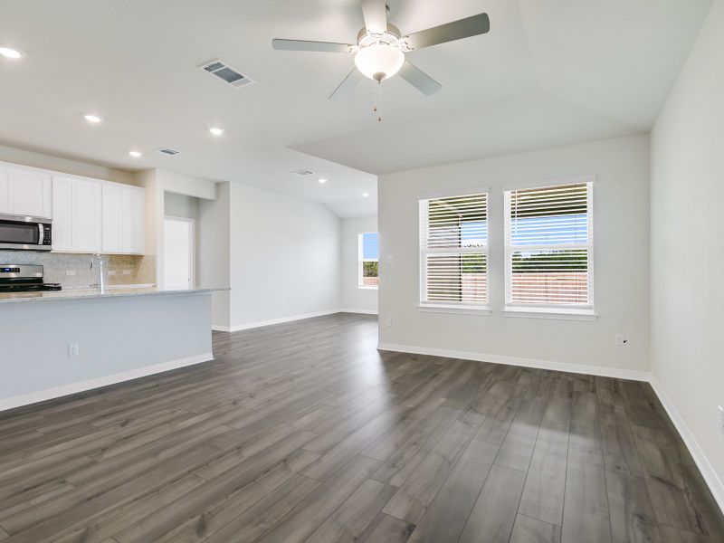 Spacious, unfurnished interior of a new home in Butler Farms - Reserve Collection, Liberty Hill (Image 7).