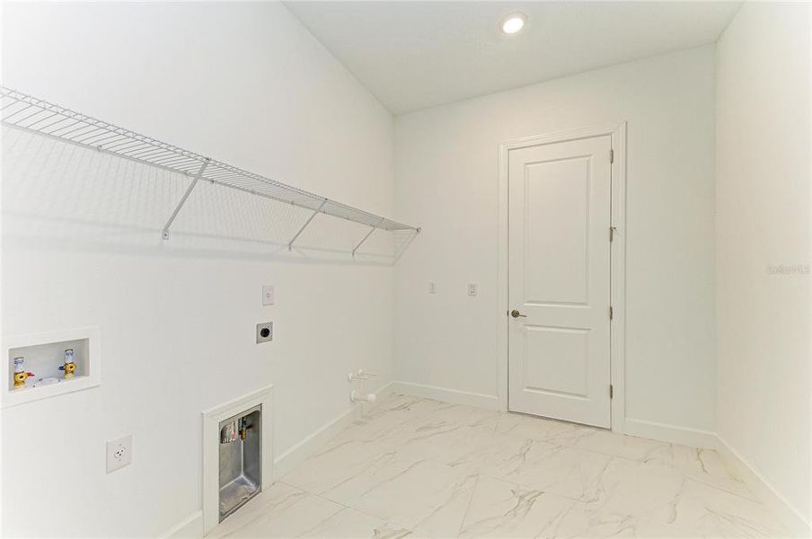 Spacious, unfurnished interior of a new home in Esplanade at Azario Lakewood Ranch, Lakewood Ranch (Image 45). Spacious, unfurnished interior of a new home in Esplanade at Azario Lakewood Ranch, Lakewood Ranch (Image 45).