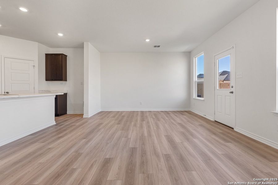 Spacious, unfurnished interior of a new home in The Granary - Heritage Collection, San Antonio (Image 8).