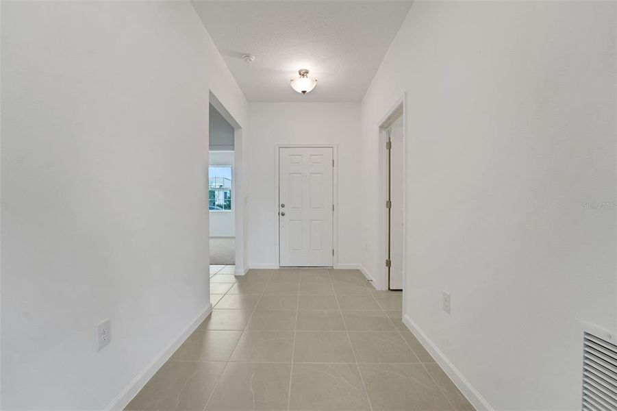 Spacious, unfurnished interior of a new home in Cypress Park Estates, Haines City (Image 22).