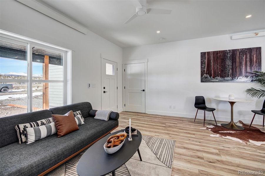 Lincoln Model Home Photos. Same model home by same builder.