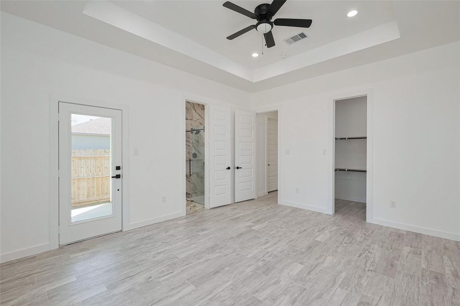 Spacious, unfurnished interior of a new home in , Houston (Image 34).