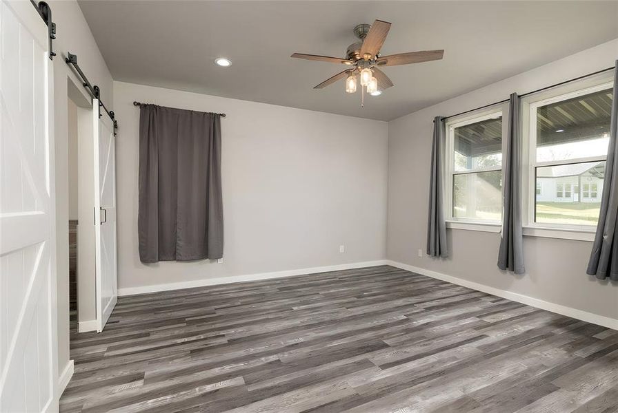 Spacious, unfurnished interior of a new home in , Bridgeport (Image 33).