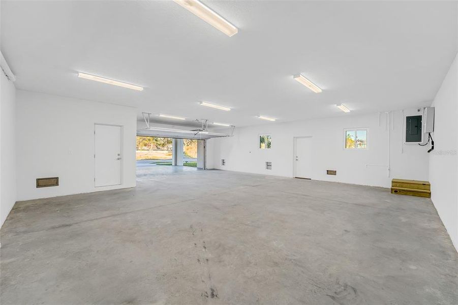 Spacious, unfurnished interior of a new home in Terraces at 87th, St. Petersburg (Image 21).