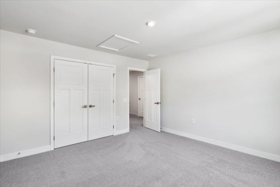 Spacious, unfurnished interior of a new home in Chapel Branch, Santee (Image 7).