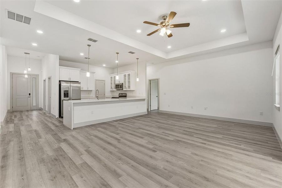 Spacious, unfurnished interior of a new home in , Port Charlotte (Image 12).